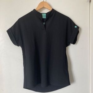 Brand New XS Scrub top with 2 hidden side pockets